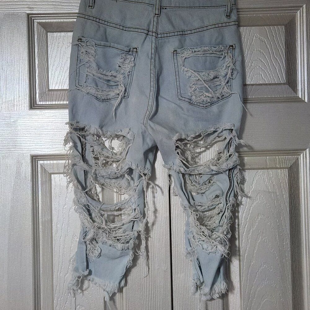 Akira RIVIERA HIGH RISE DISTRESSED DENIM SHORTS Size 5 - Picture 3 of 7